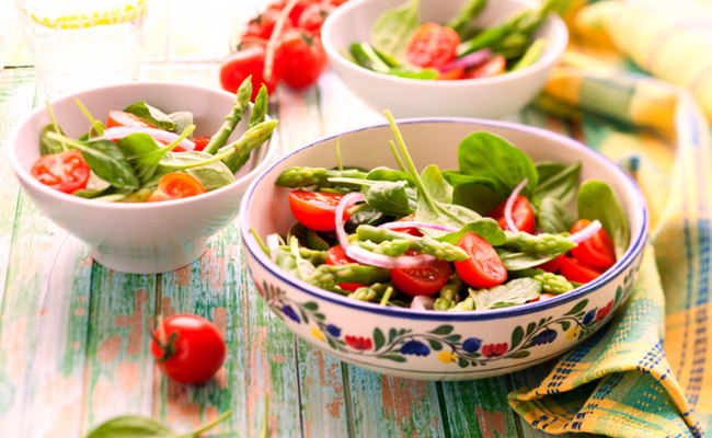 Spinach,tomato and  asparagus salad